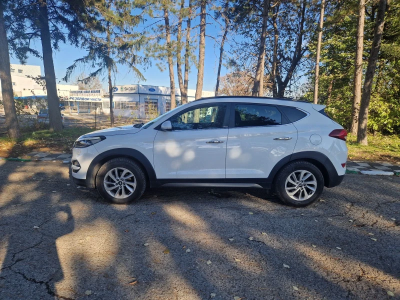 Hyundai Tucson 1, 7 Key less..Panorama, снимка 3 - Автомобили и джипове - 48071737