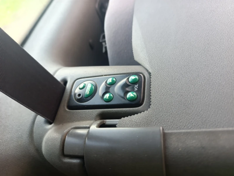 Land Rover Discovery 2.5 TD5, снимка 15 - Автомобили и джипове - 52570317