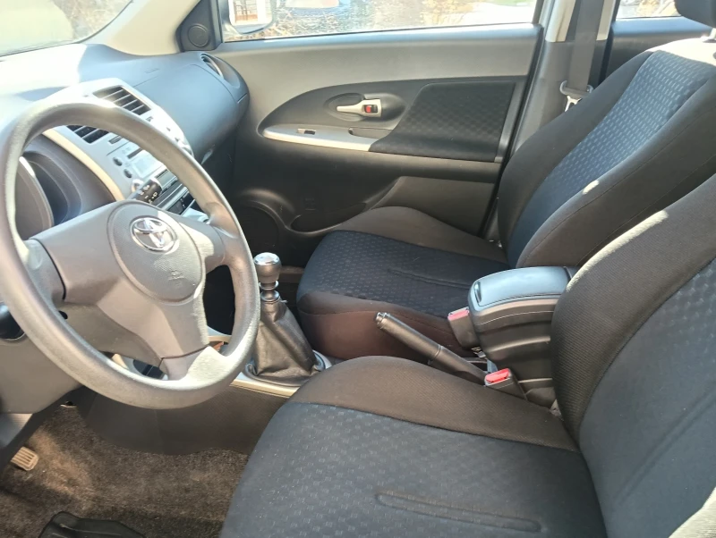 Toyota Urban Cruiser, снимка 8 - Автомобили и джипове - 52867560