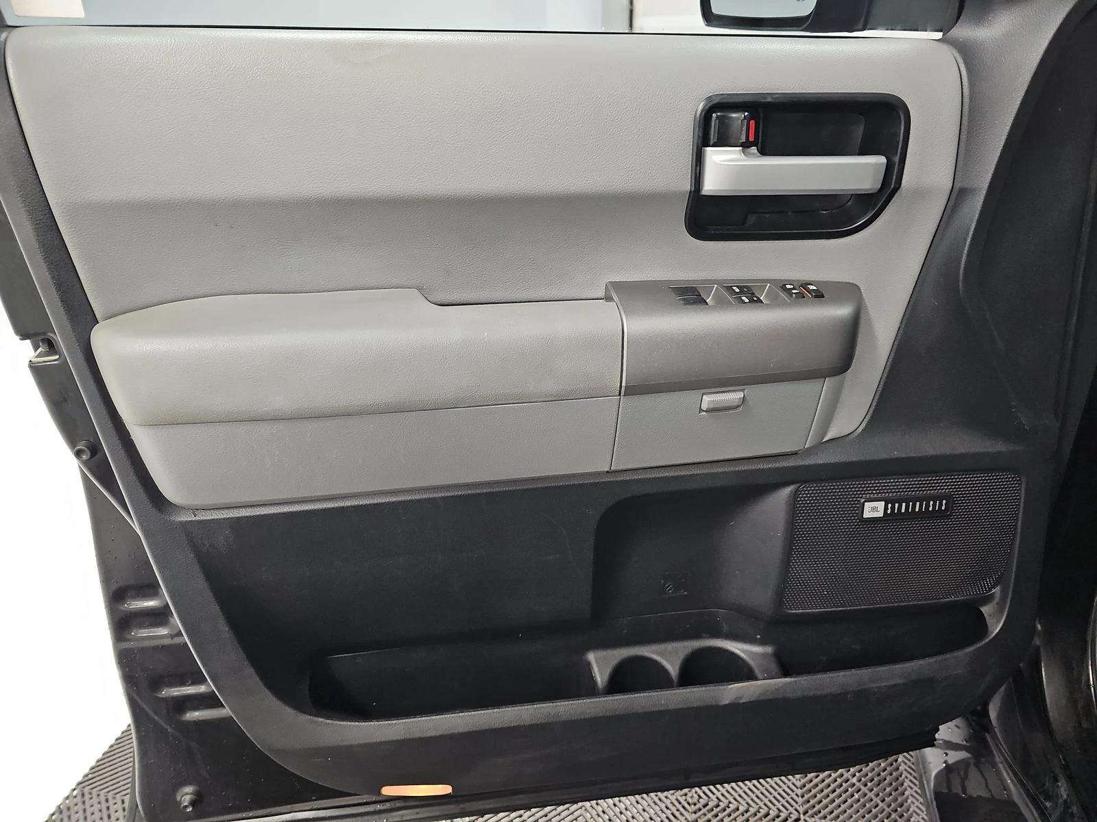 Toyota Sequoia 5.7* V8* �������* ������* ������*  | Mobile.bg � ����������� 7