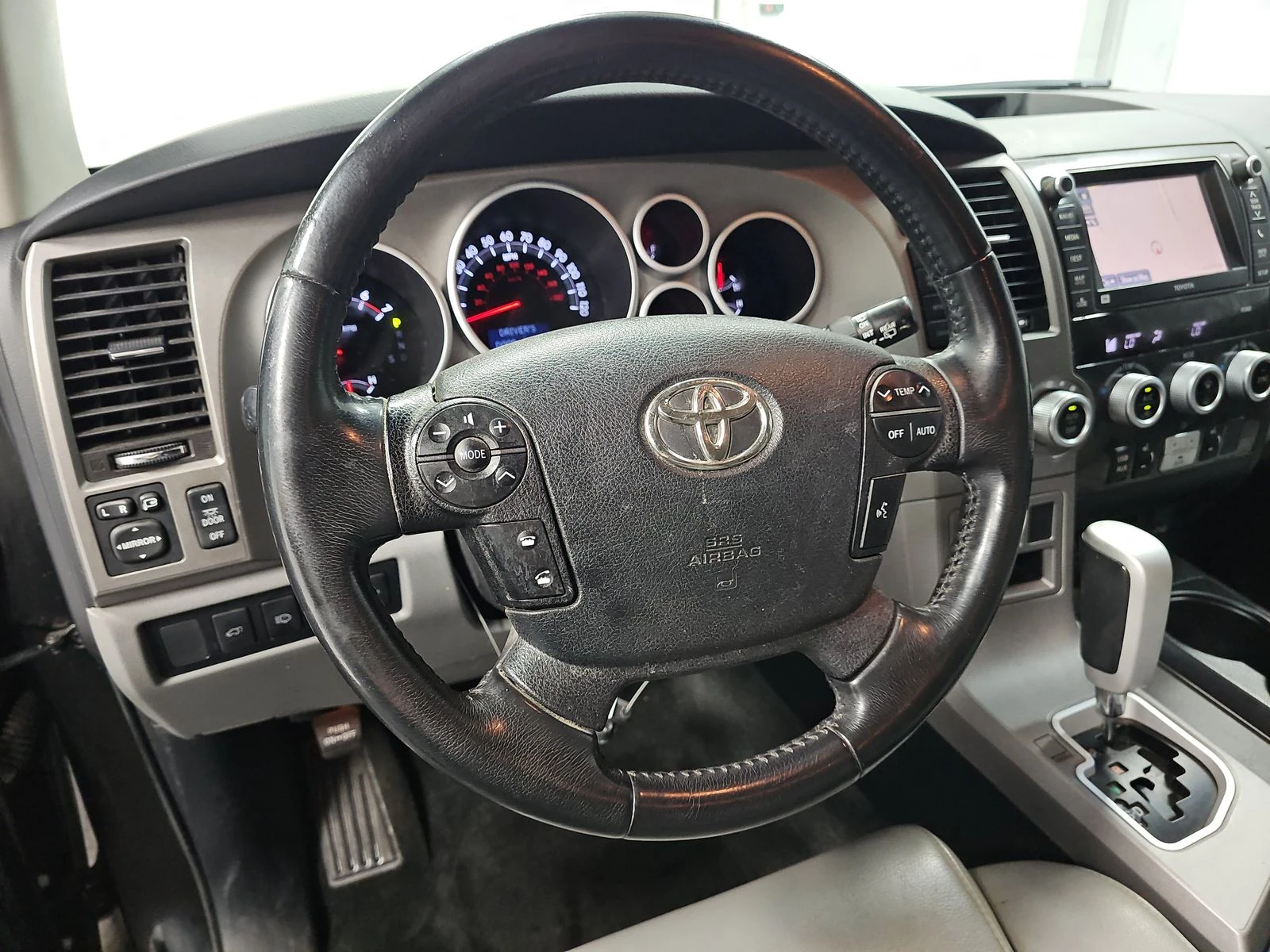 Toyota Sequoia 5.7* V8* �������* ������* ������*  | Mobile.bg � ����������� 9