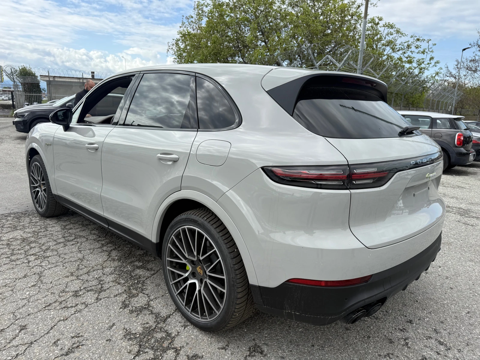 Porsche Cayenne Plugin hibrid, снимка 6 - Автомобили и джипове - 54272833