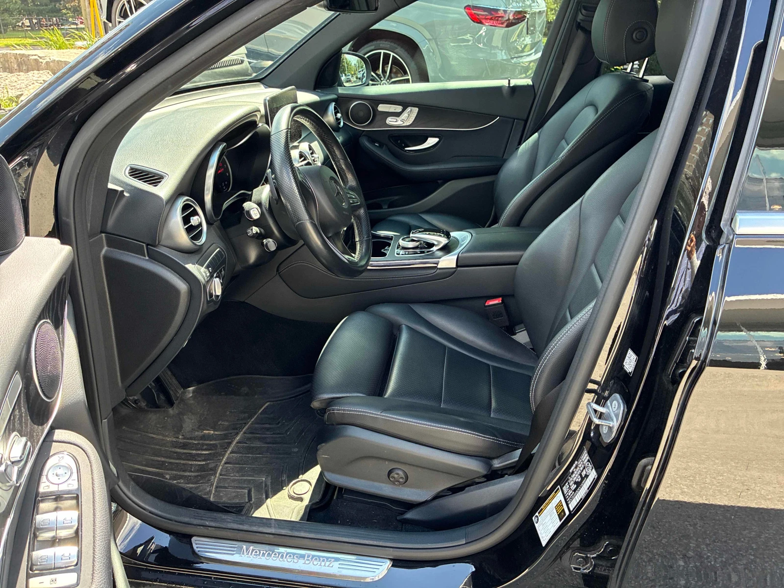 Mercedes-Benz GLC 300  * CARFAX * ОПЦИЯ ЗА ФИНАНСИРАНЕ , снимка 5 - Автомобили и джипове - 55979942
