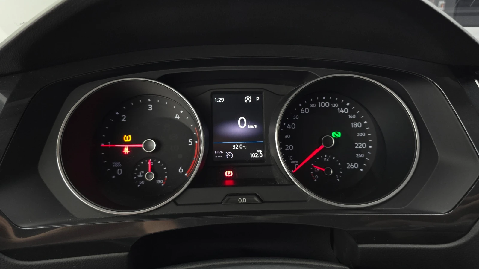 VW Tiguan 2.0 TDI Premium , снимка 7 - Автомобили и джипове - 56099608