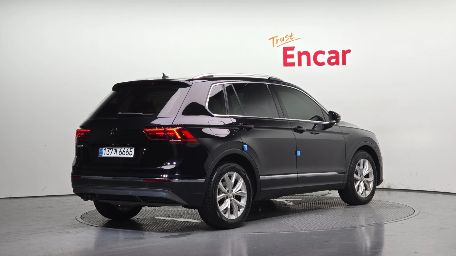 VW Tiguan 2.0 TDI Premium , снимка 2 - Автомобили и джипове - 56099608
