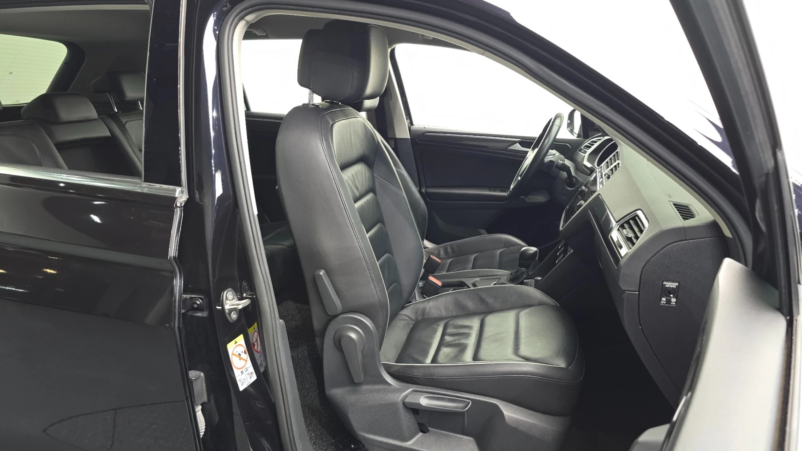 VW Tiguan 2.0 TDI Premium , снимка 11 - Автомобили и джипове - 56099608