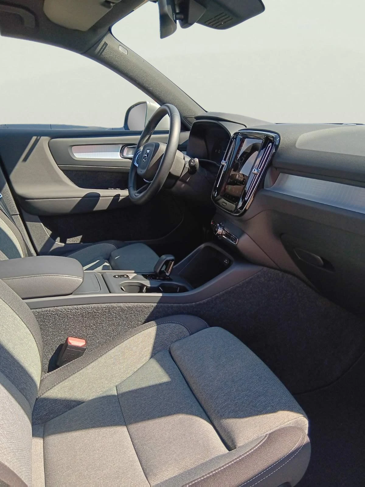 Volvo XC40 2.0L, снимка 11 - Автомобили и джипове - 56273958