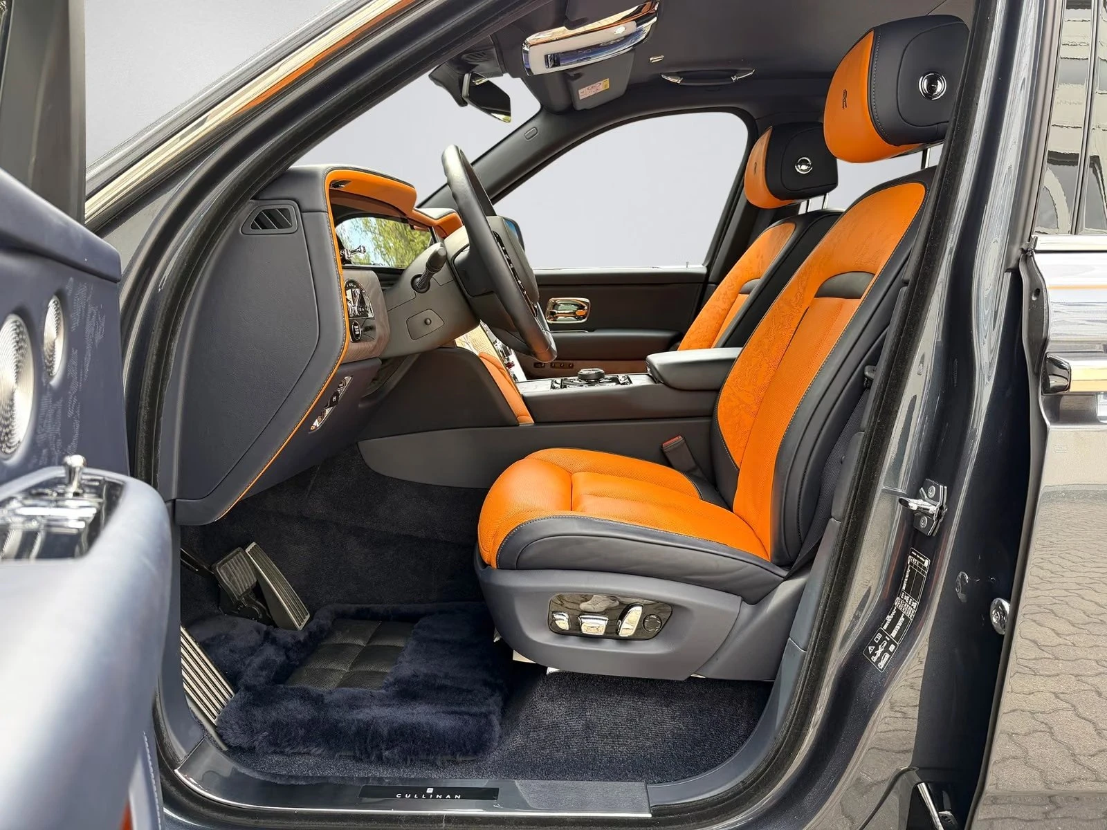 Rolls-Royce Cullinan SHOOTING STAR / BESPOKE / REAR THEATRE / 23 /  | Mobile.bg � ����������� 7