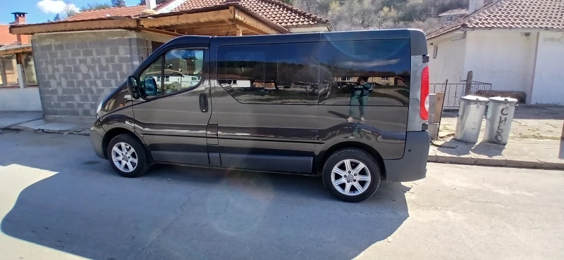 Opel Vivaro, снимка 3 - Бусове и автобуси - 52669429