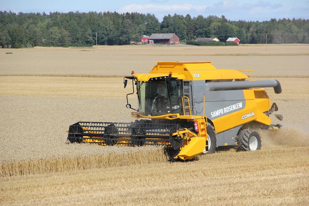 Комбайн Sampo Rosenlew Comia C12, снимка 2 - Селскостопанска техника - 53994634