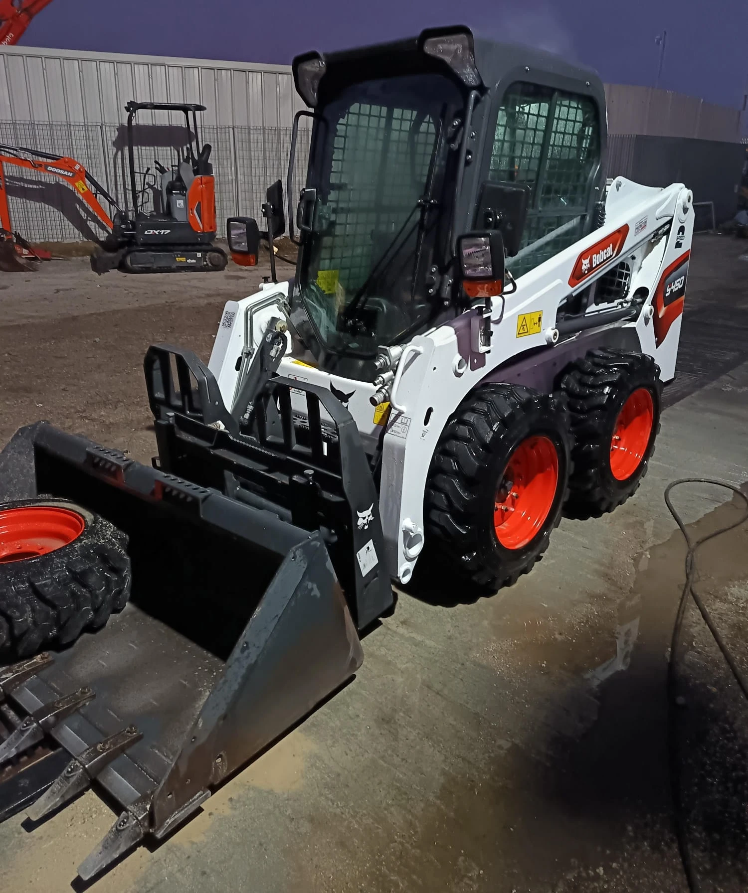 Мини челни товарачи Bobcat S460-79ЧАСА-УНИКАТ, снимка 1
