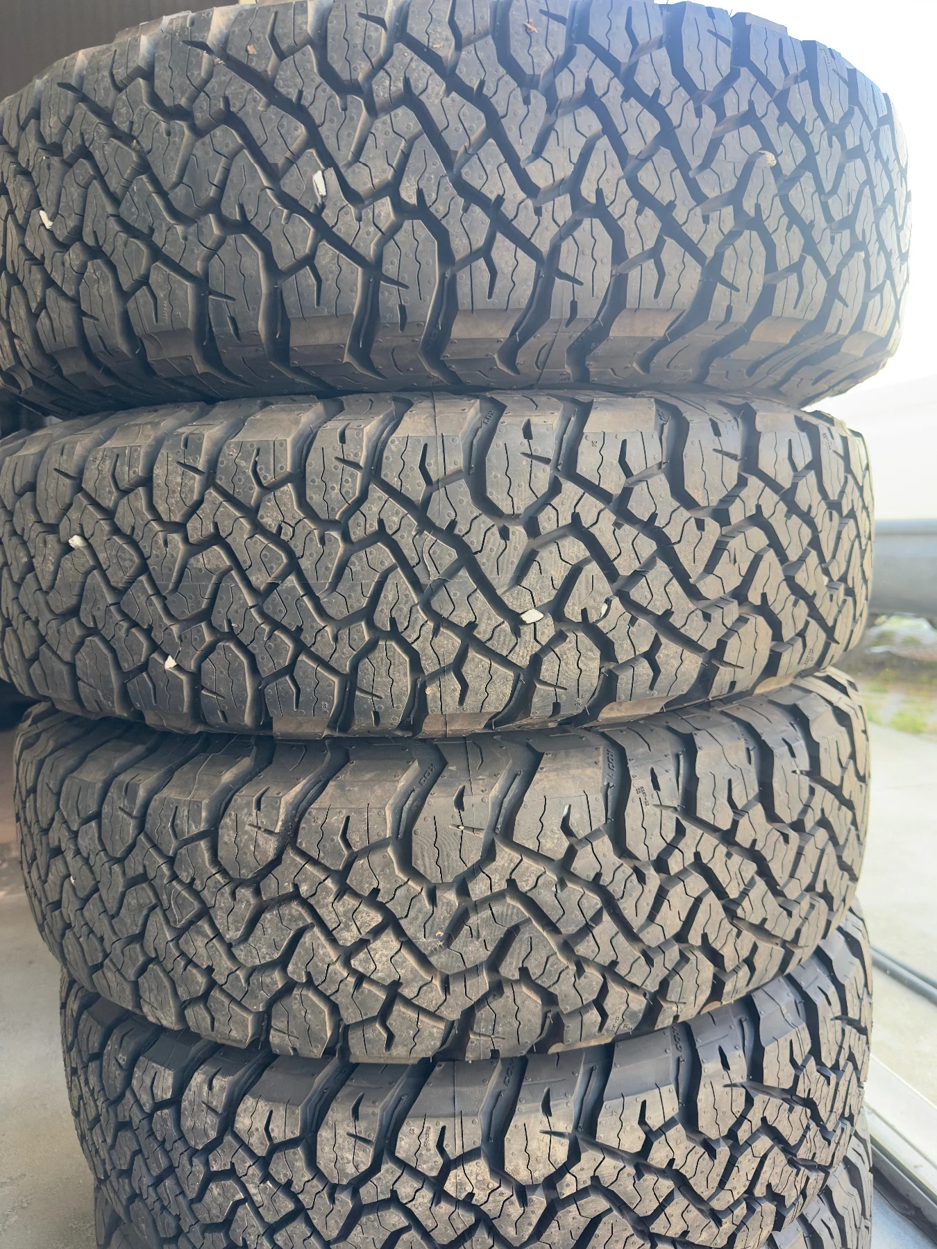 Гуми Всесезонни 235/85R16
