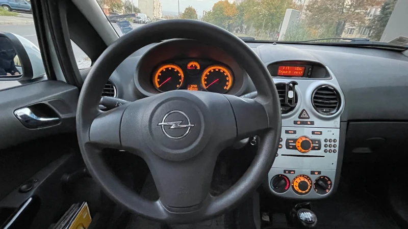 Opel Corsa, снимка 5 - Автомобили и джипове - 47779661