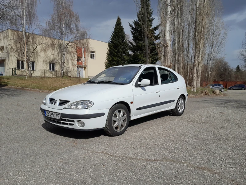 Renault Megane 1.6 16v Климатик , снимка 2 - Автомобили и джипове - 49459085