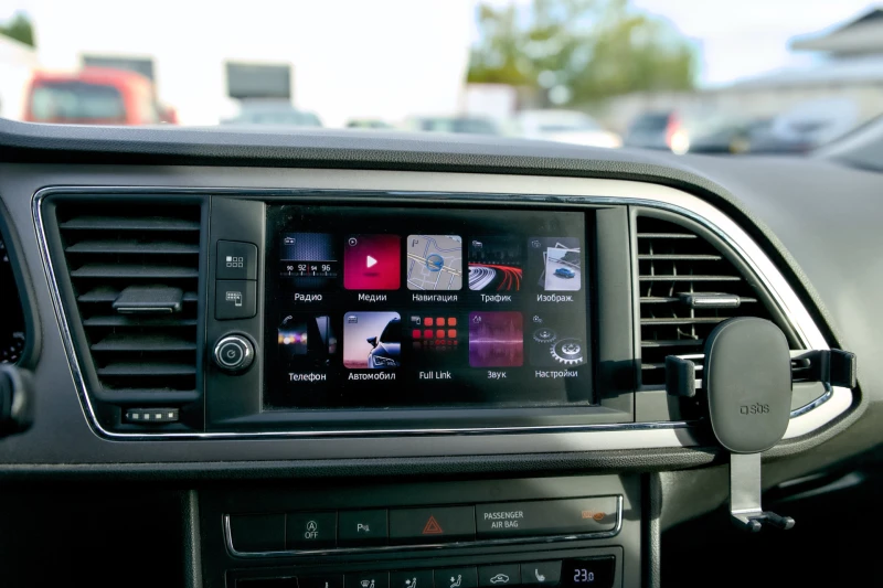 Seat Leon 1.6 TDI, снимка 10 - Автомобили и джипове - 52394397