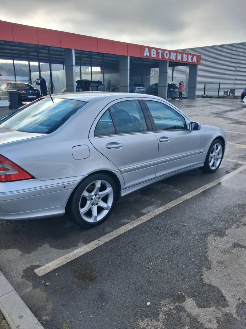 Mercedes-Benz C 320 Sport edition, снимка 12 - Автомобили и джипове - 52793921