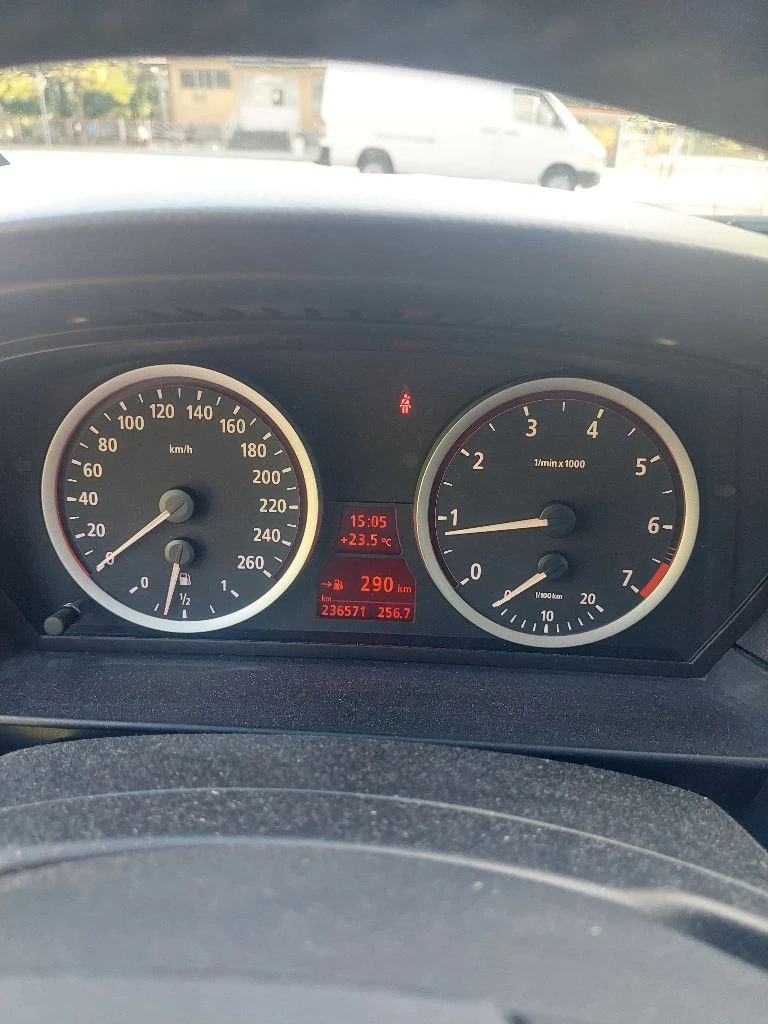 BMW 523 E60, снимка 3 - Автомобили и джипове - 47600039