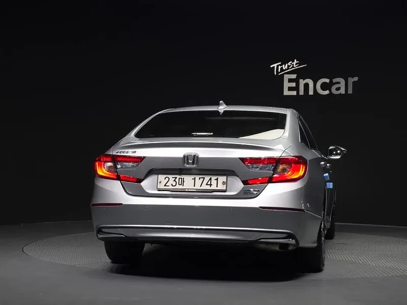 Honda Accord 2.0 Hybrid - САМО 30% АВАНС!, снимка 4 - Автомобили и джипове - 55660046