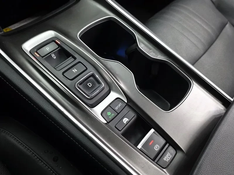 Honda Accord 2.0 Hybrid - САМО 30% АВАНС!, снимка 9 - Автомобили и джипове - 55660046