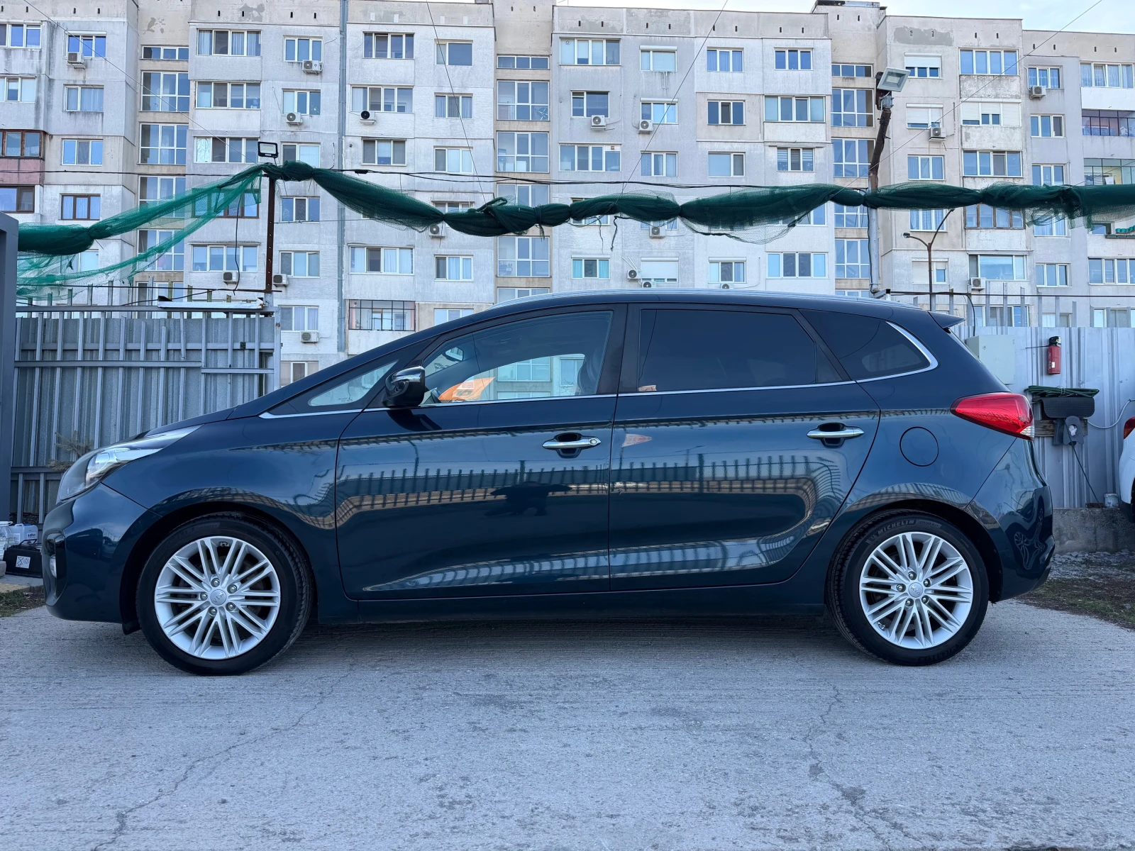 Kia Carens 1.6* Бензин* 2017год.* 7Местен* ЕВРО* 6* * * , снимка 3 - Автомобили и джипове - 53769723