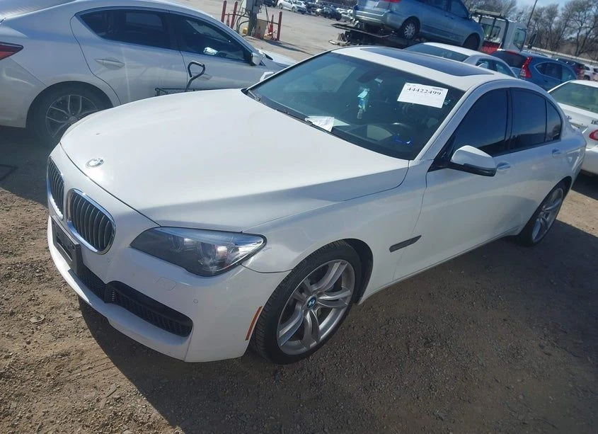 BMW 750  - изображение 2