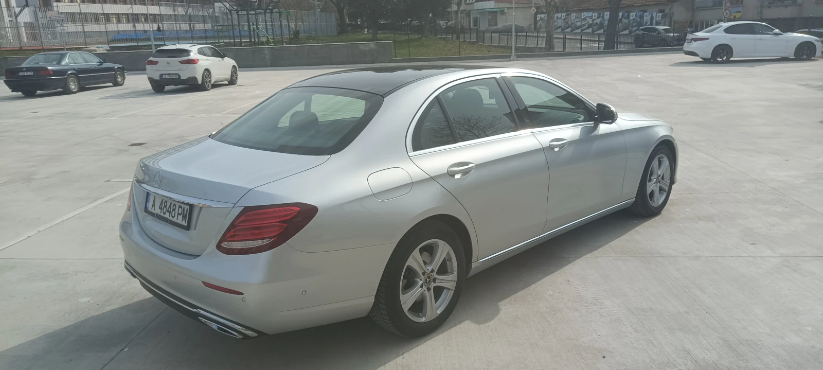 Mercedes-Benz E 220, снимка 11 - Автомобили и джипове - 53921120
