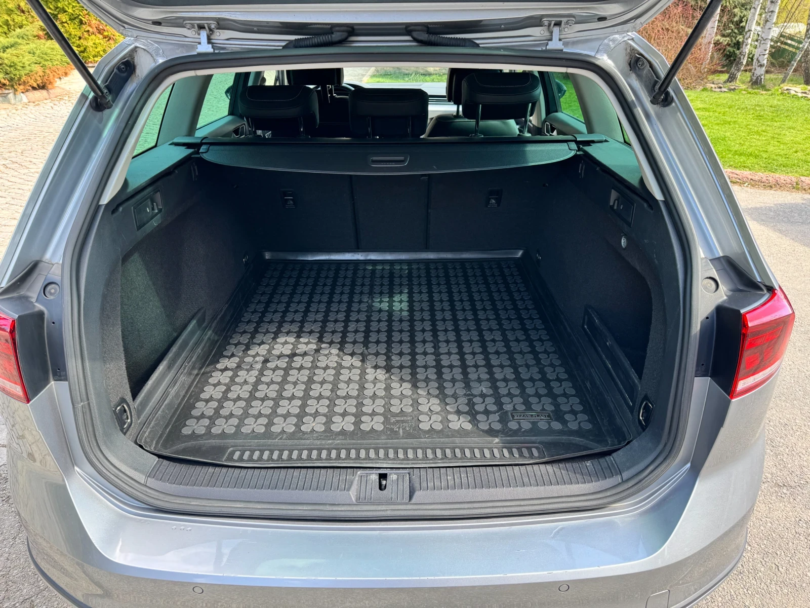 VW Passat Alltrack B8.5, сервизиран в Porsche, снимка 12 - Автомобили и джипове - 54153841