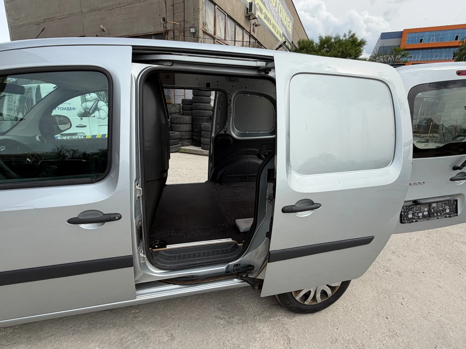Renault Kangoo 1.5 Dci 95ps, снимка 6 - Автомобили и джипове - 54231836