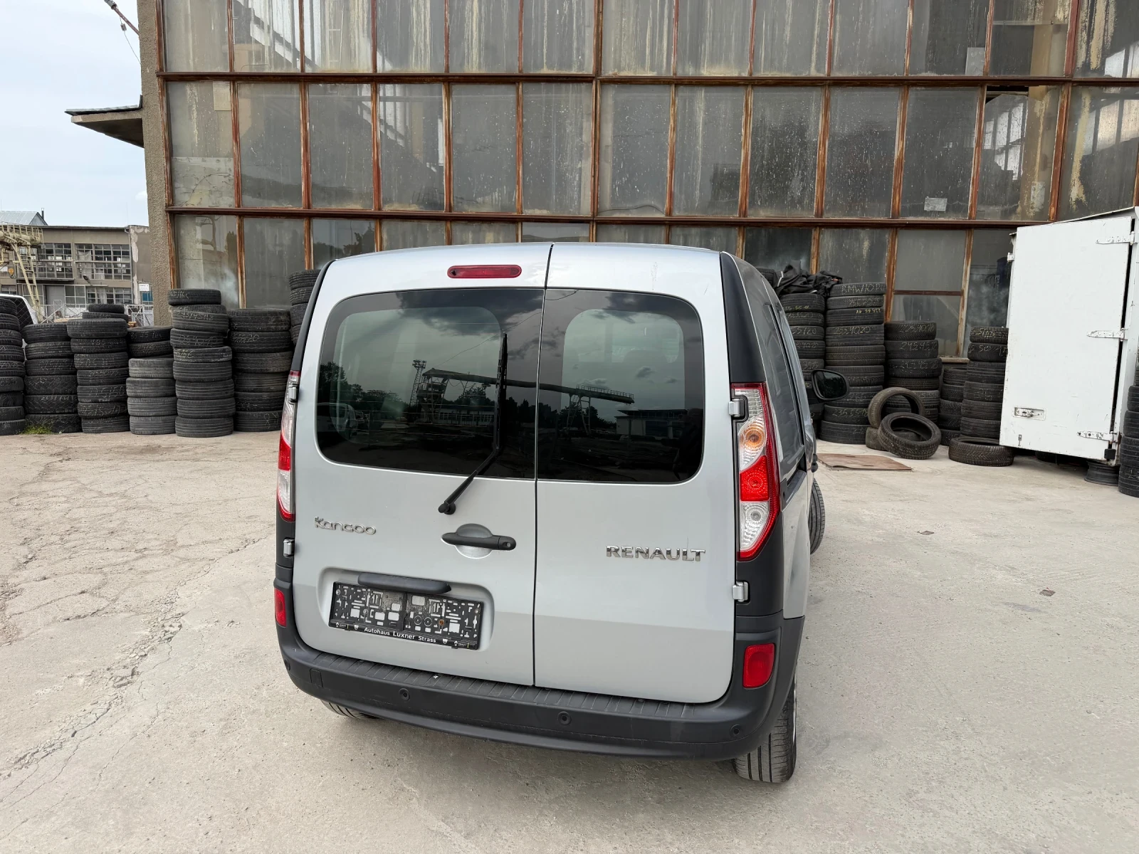 Renault Kangoo 1.5 Dci 95ps, снимка 4 - Автомобили и джипове - 54231836