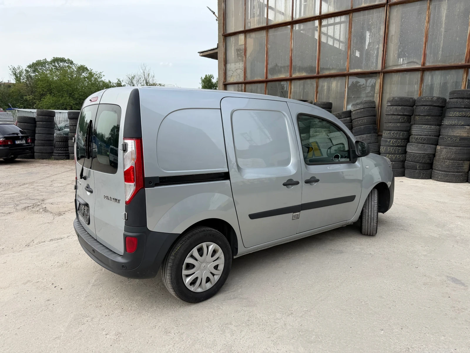 Renault Kangoo 1.5 Dci 95ps, снимка 3 - Автомобили и джипове - 54231836