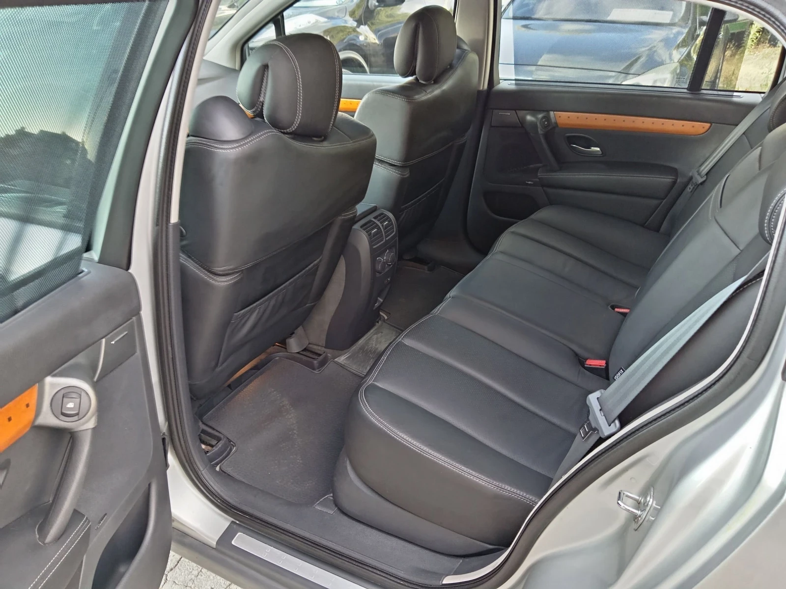 Renault Vel satis 3.0 Diesel Automatic, снимка 10 - Автомобили и джипове - 54402273