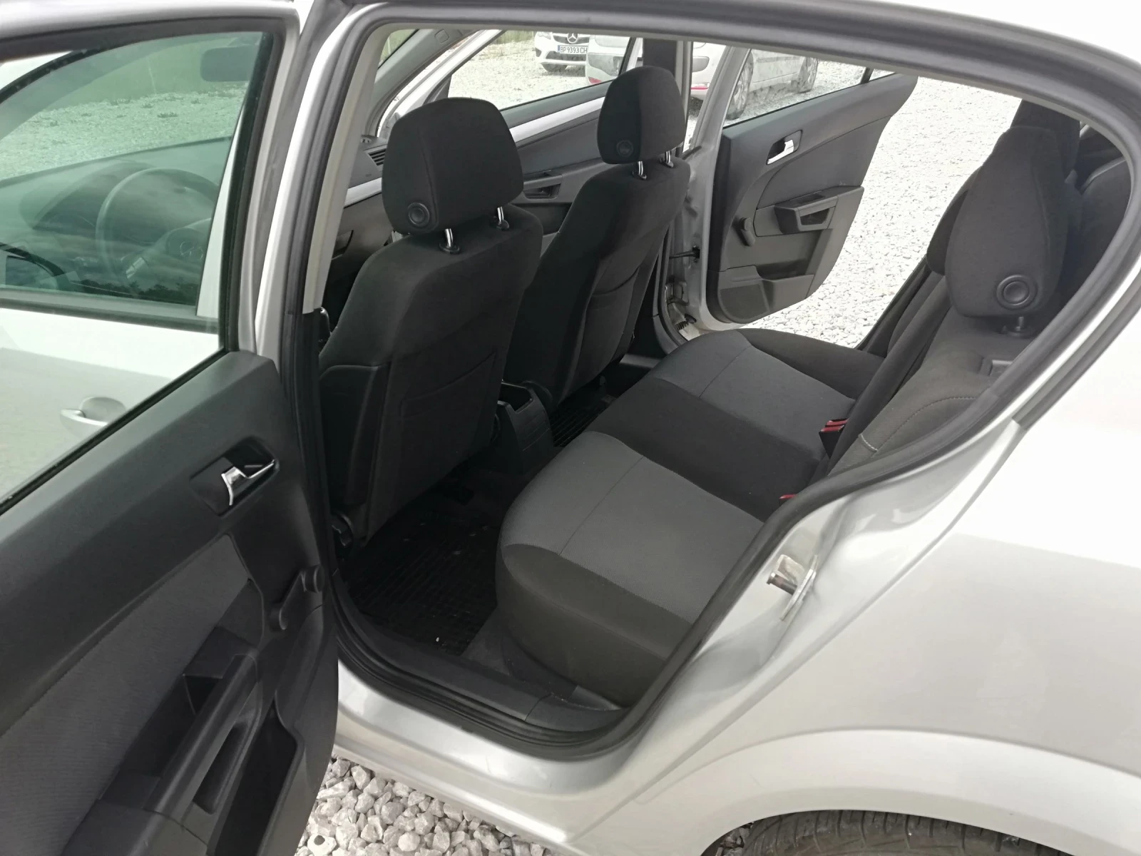 Opel Astra 1.6i klima, снимка 10 - Автомобили и джипове - 54596255