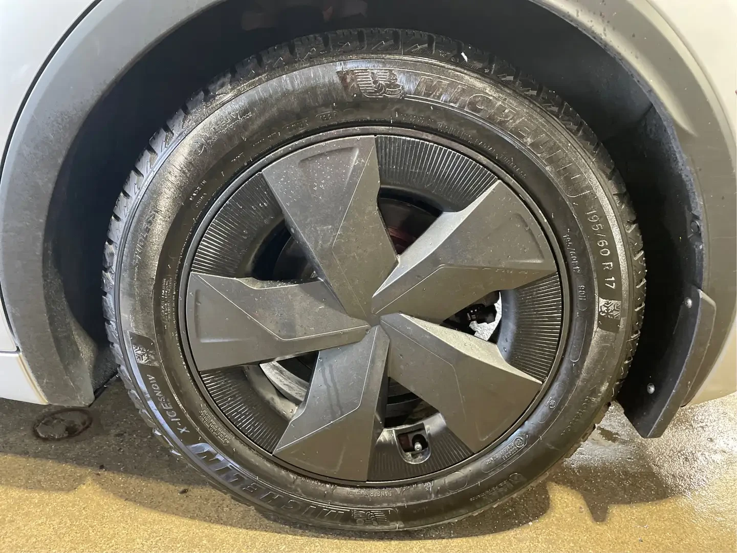 Toyota Prius Prius Prime, снимка 14 - Автомобили и джипове - 54836645
