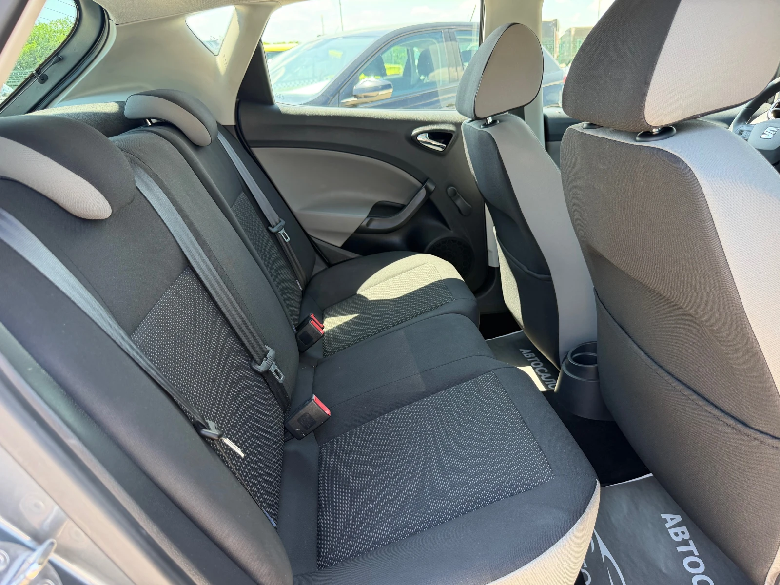 Seat Ibiza 1.4TDI 75 CV CR 5P CONNECT, снимка 13 - Автомобили и джипове - 55032972