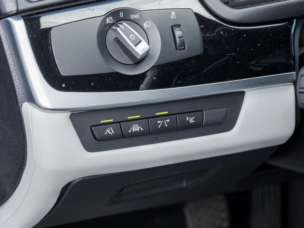 BMW M5 Bang & Olufsen/ HUD/ PANO/ ОБДУХВАНЕ/             , снимка 14 - Автомобили и джипове - 55394617