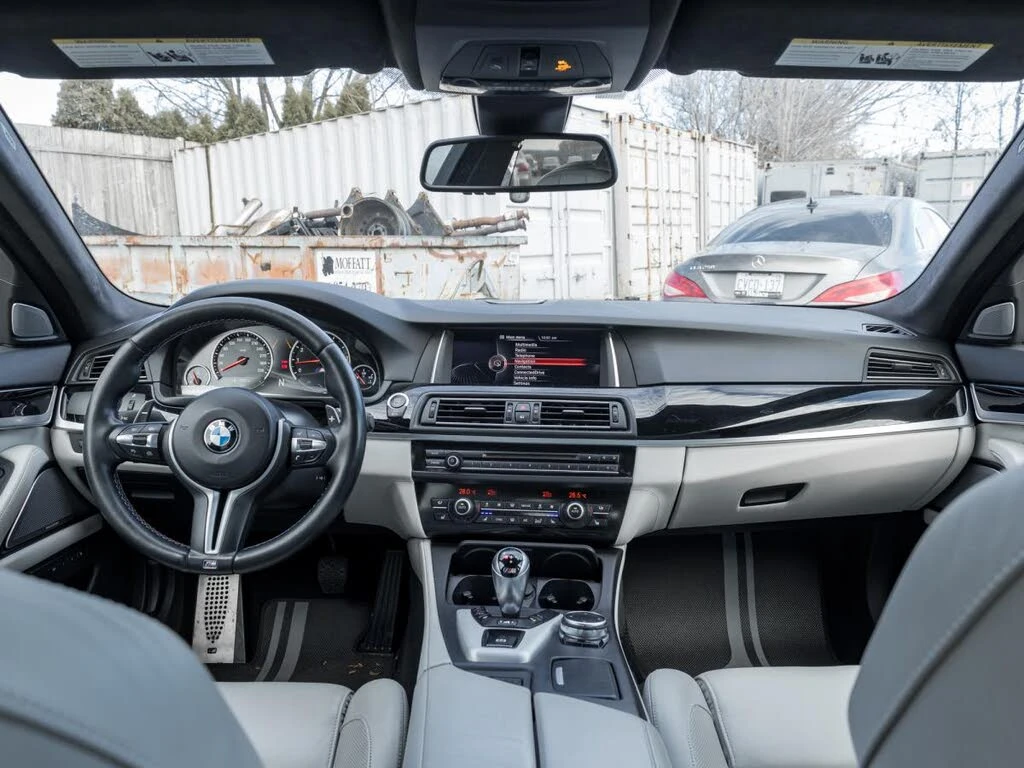 BMW M5 Bang & Olufsen/ HUD/ PANO/ ОБДУХВАНЕ/             , снимка 11 - Автомобили и джипове - 55394617