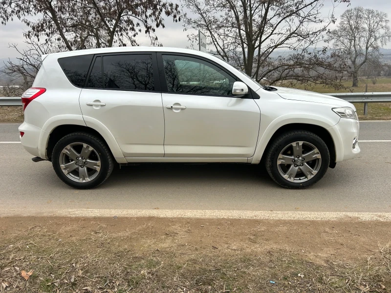 Toyota Rav4 2.2 ТОП КАТО НОВА, снимка 7 - Автомобили и джипове - 48868471