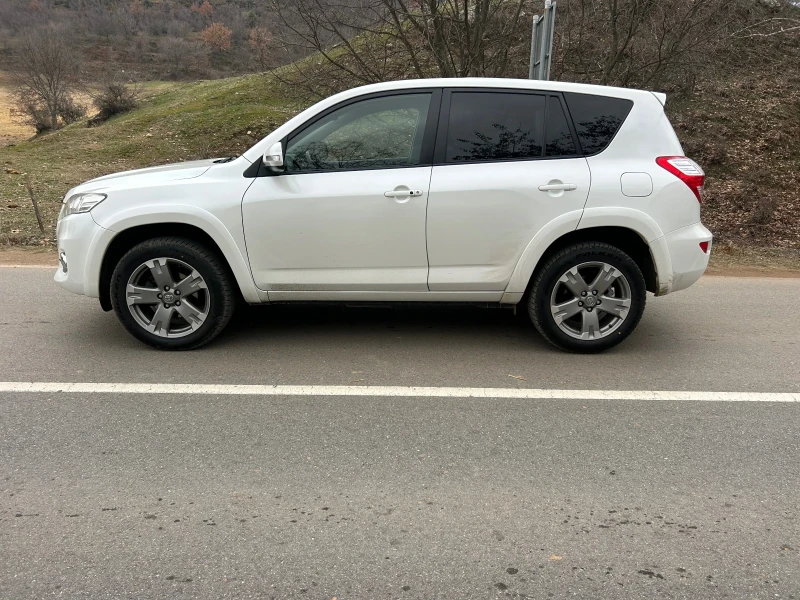 Toyota Rav4 2.2 ТОП КАТО НОВА, снимка 3 - Автомобили и джипове - 48868471