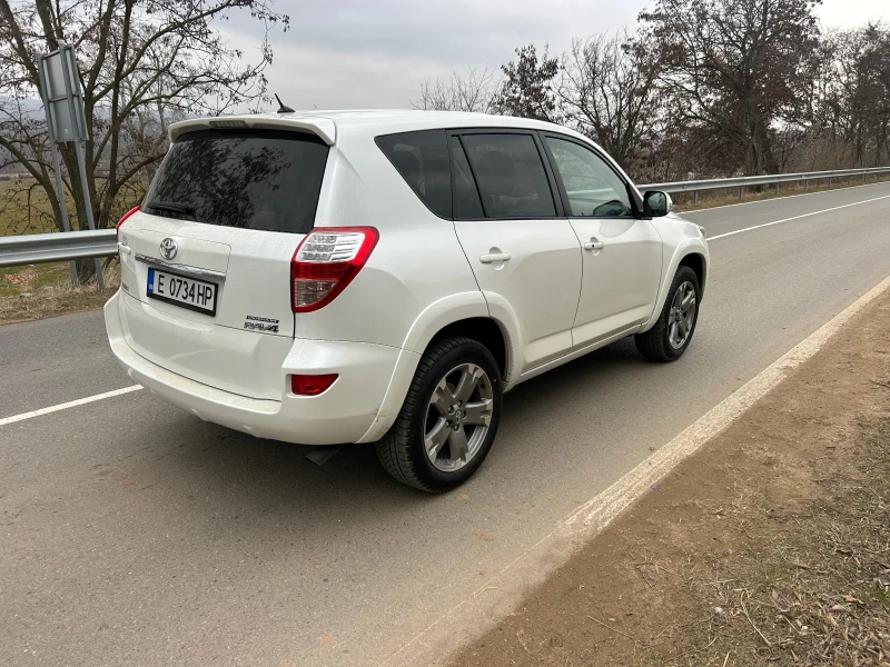 Toyota Rav4 2.2 ТОП КАТО НОВА, снимка 6 - Автомобили и джипове - 48868471