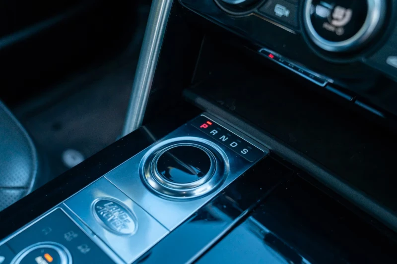 Land Rover Discovery SD4/241HP/HSE/PANO/NAVI/DIGITAL/746v, снимка 16 - Автомобили и джипове - 52133137