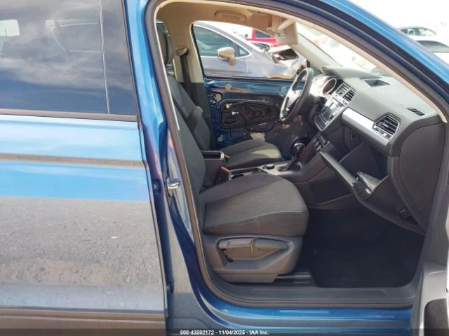 VW Tiguan 2.0T S, снимка 6 - Автомобили и джипове - 53141682