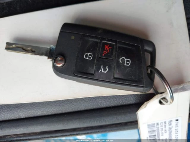 VW Tiguan 2.0T S, снимка 11 - Автомобили и джипове - 53141682