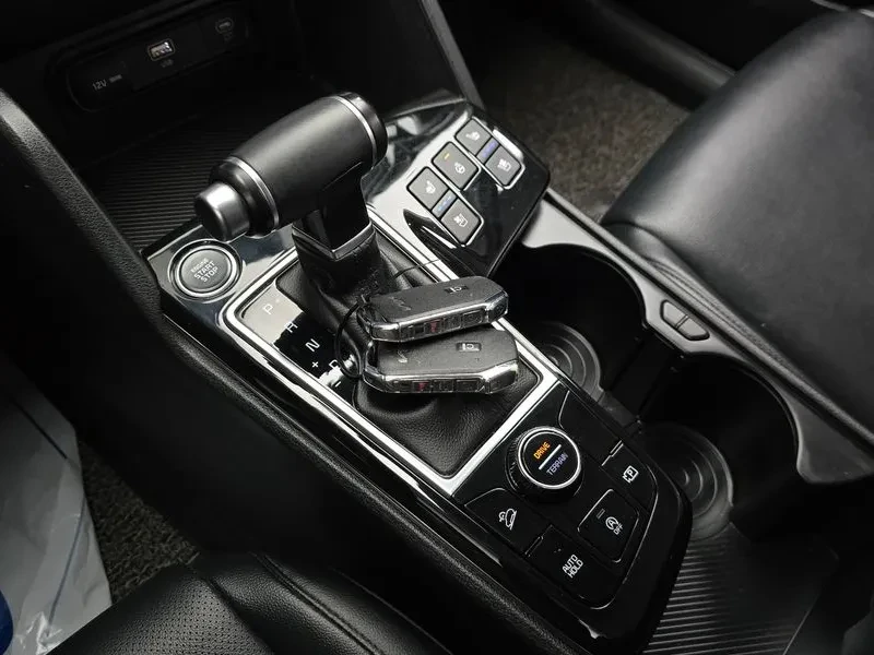 Kia Sportage 2.0 CRDi 4WD, снимка 9 - Автомобили и джипове - 54276393