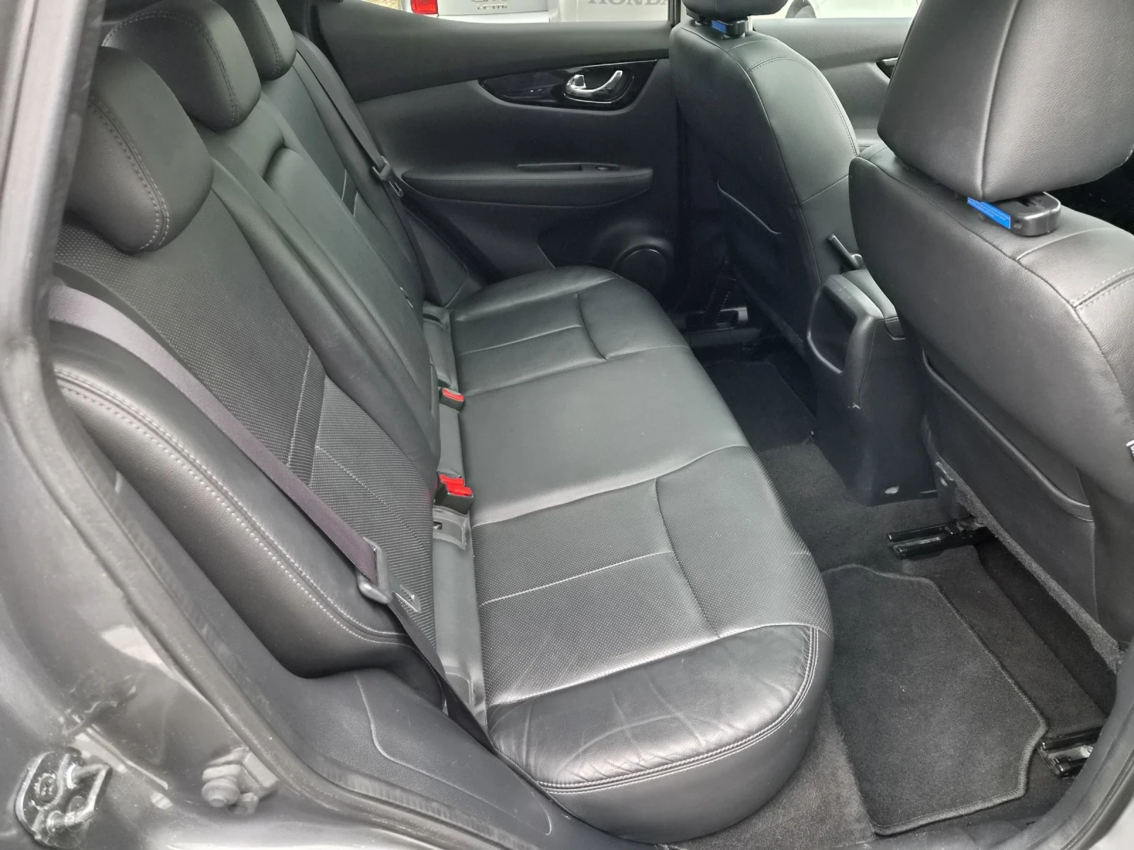 Nissan Qashqai 1.2i, снимка 14 - Автомобили и джипове - 52008156
