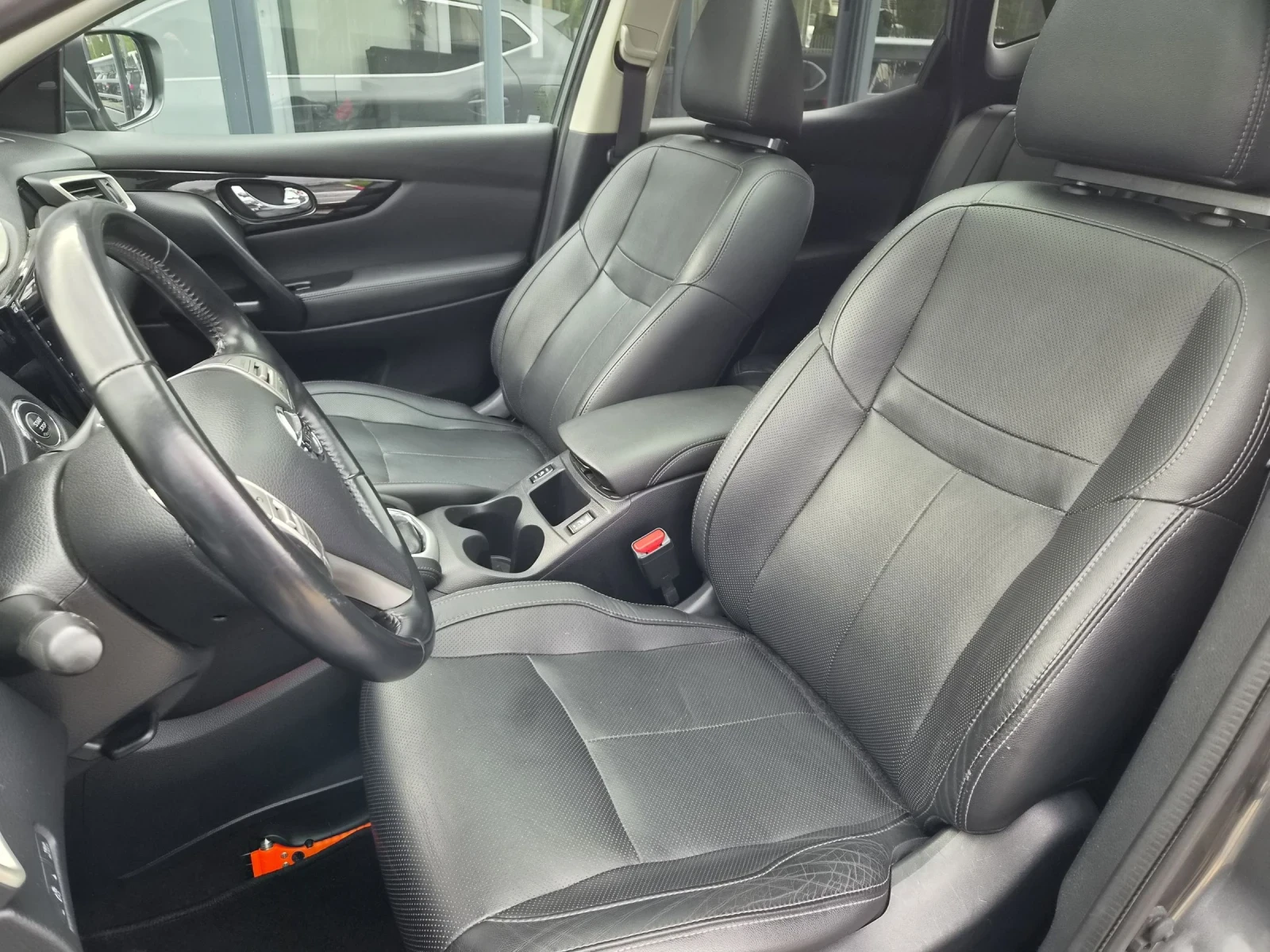 Nissan Qashqai 1.2i, снимка 8 - Автомобили и джипове - 52008156