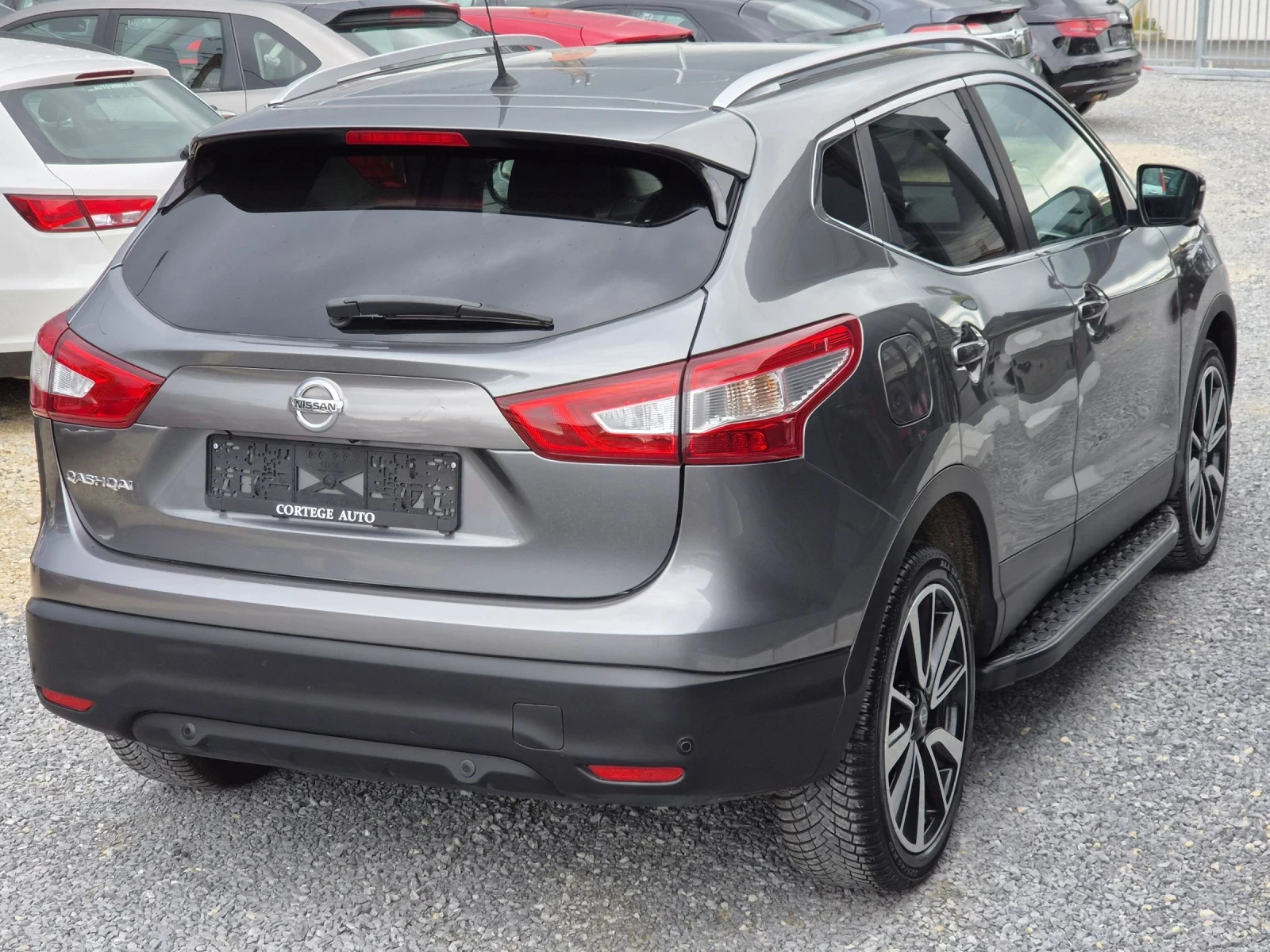 Nissan Qashqai 1.2i, снимка 7 - Автомобили и джипове - 52008156