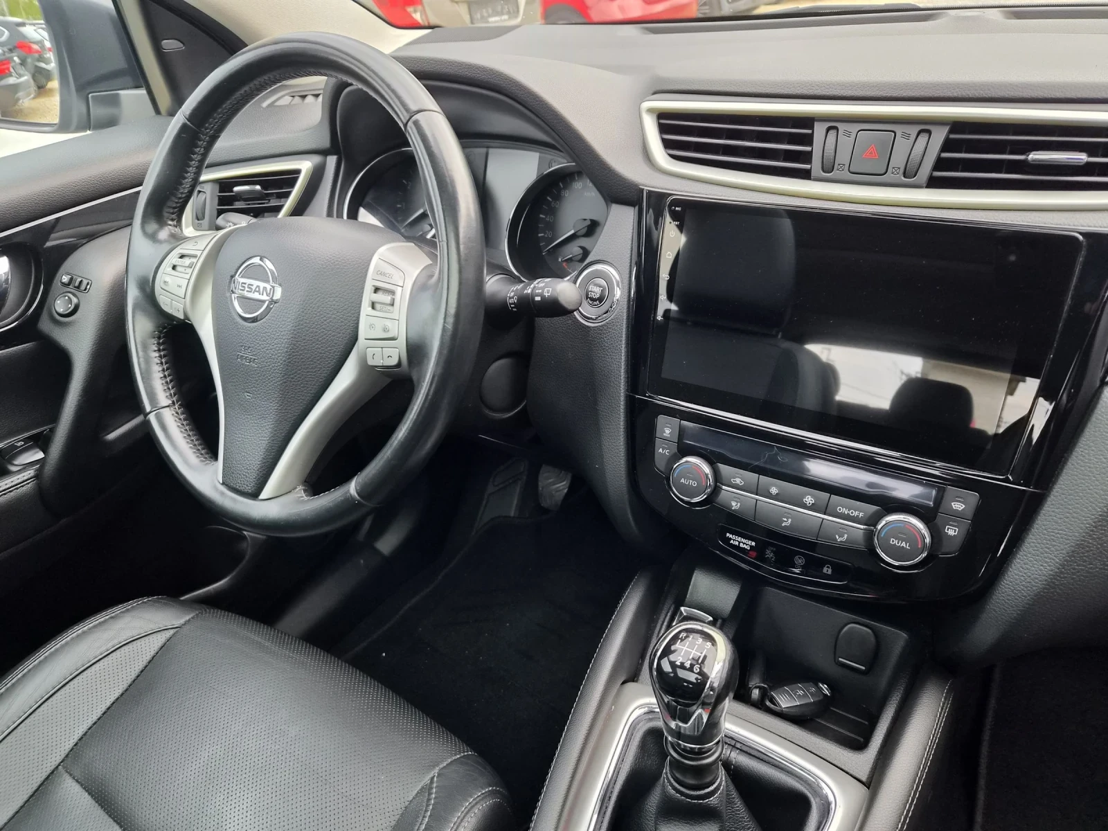 Nissan Qashqai 1.2i, снимка 12 - Автомобили и джипове - 52008156