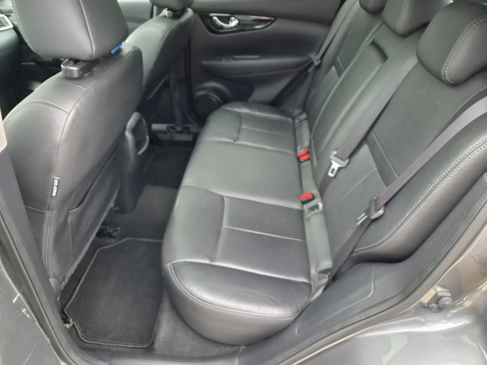 Nissan Qashqai 1.2i, снимка 15 - Автомобили и джипове - 52008156
