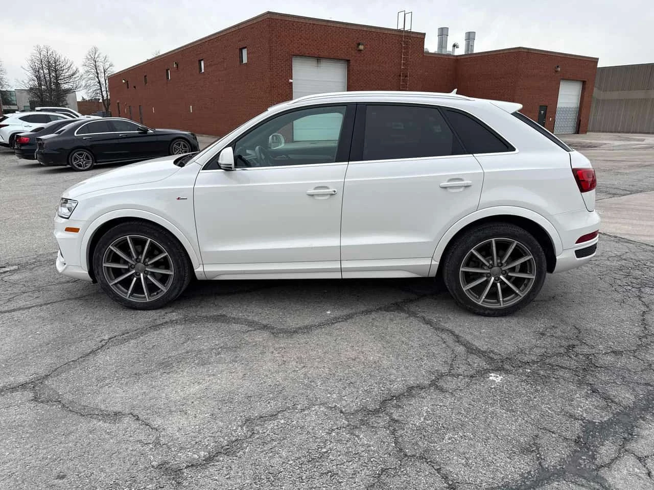 Audi Q3 * Progressiv * CARFAX * 2 КЛЮЧА * ПАНО * KEYLESS, снимка 2 - Автомобили и джипове - 54152985