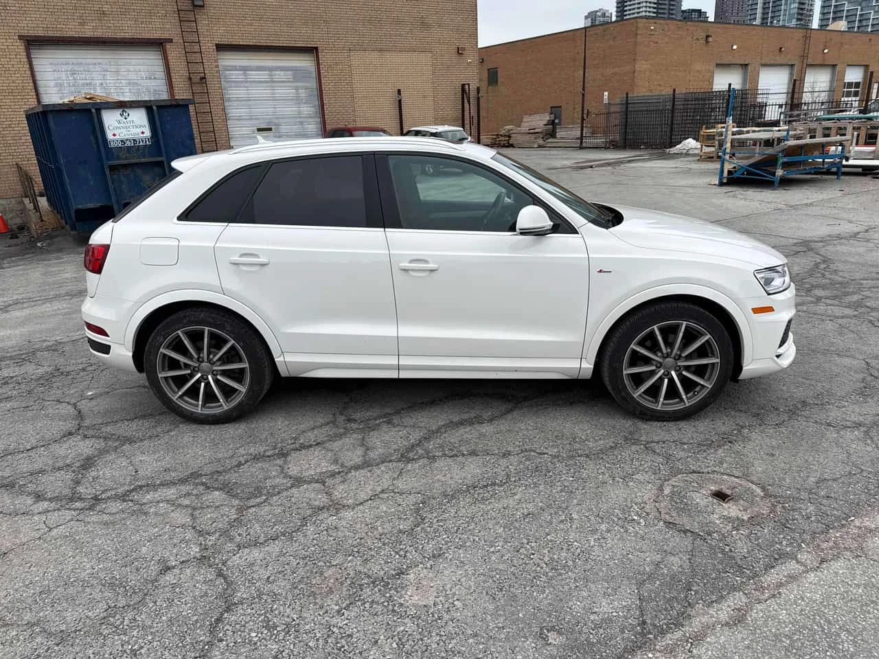 Audi Q3 * Progressiv * CARFAX * 2 КЛЮЧА * ПАНО * KEYLESS, снимка 3 - Автомобили и джипове - 54152985